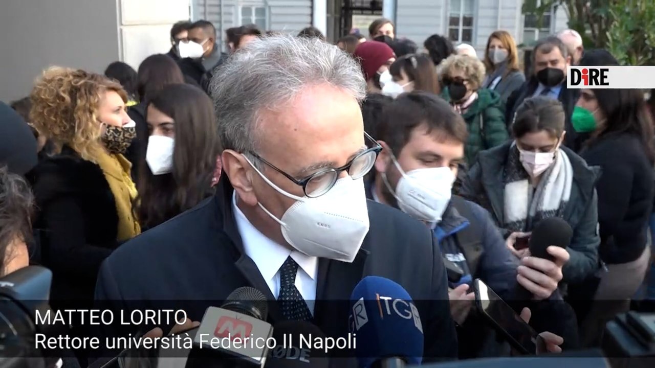 A Napoli flashmob per la pace in Ucraina, rettore Federico II: "La cultura il vero ostacolo della guerra"