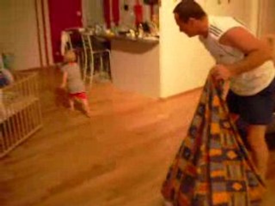 tom et papa dans le salon