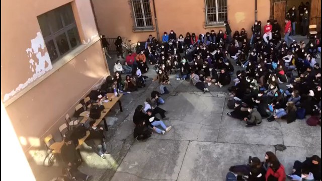 A Bologna occupato anche il liceo Minghetti: “Stop ad alternanza scuola-lavoro”