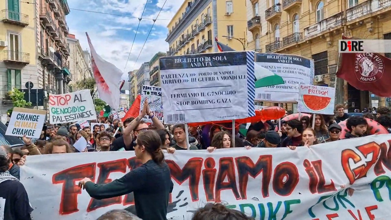Cori contro Meloni al corto anti G7 di Napoli