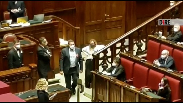 Quirinale, in Aula è gelo tra Meloni e Toti dopo il flop di Casellati