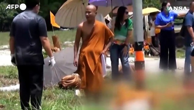 Thailandia, morti otto monaci buddisti travolti da un camion guidato da un bambino