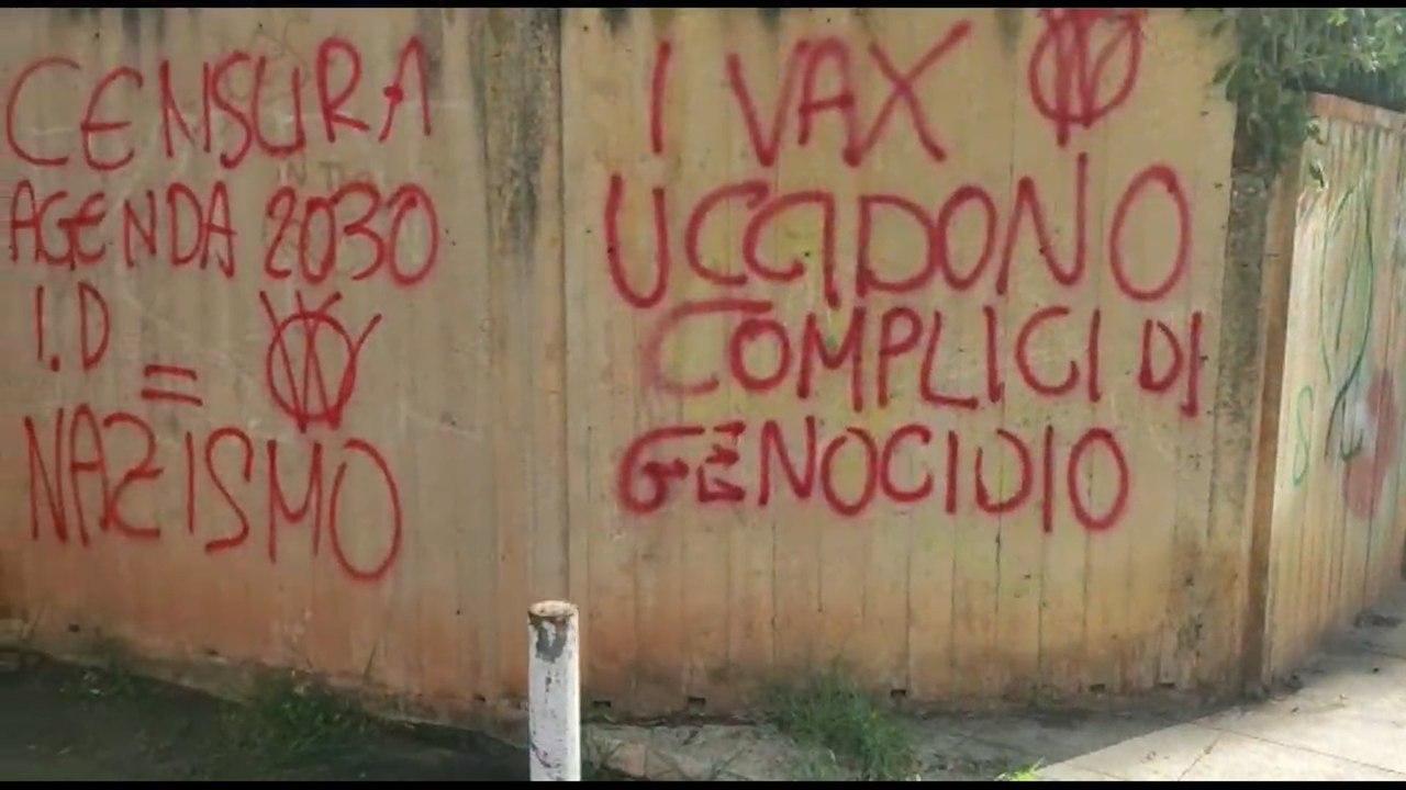 Palermo, scritte no vax all'hub vaccinale e nella sede dell'Ordine dei giornalisti