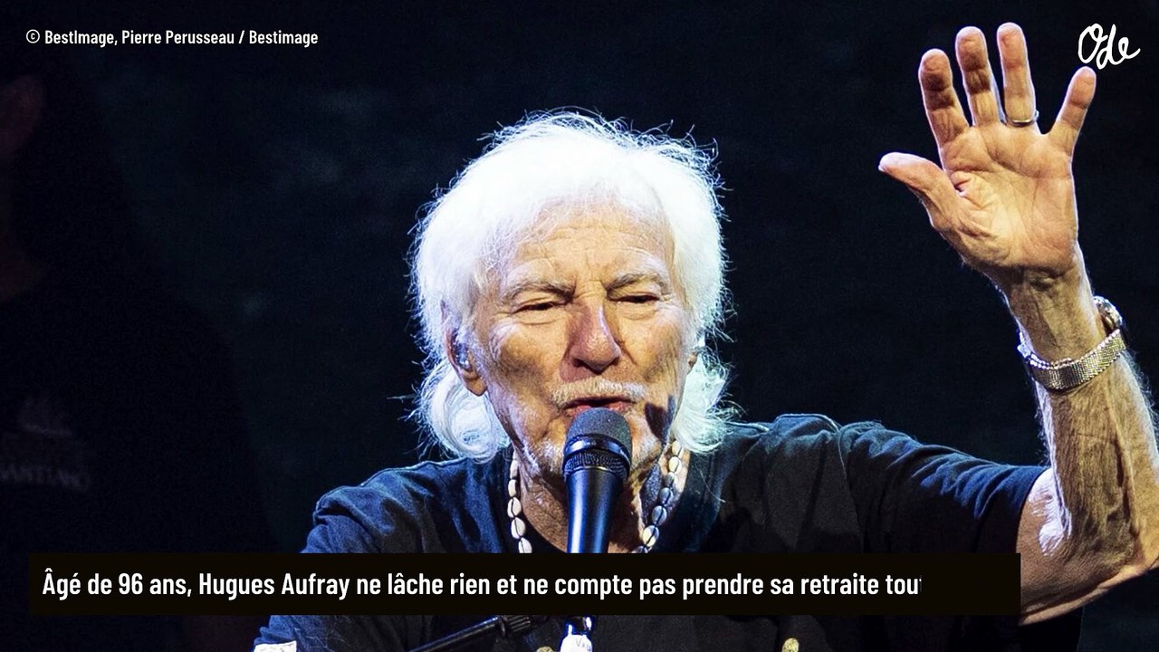 À 96 ans, Hugues Aufray repart sur les routes : les aménagements qui lui permettent de poursuivre sa tournée