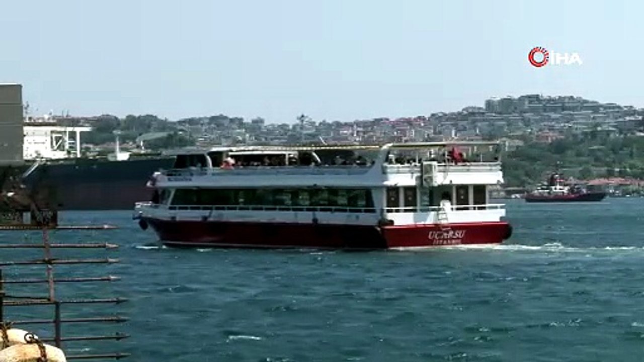 Dron saldırısına uğrayan gemi boğazdan geçti