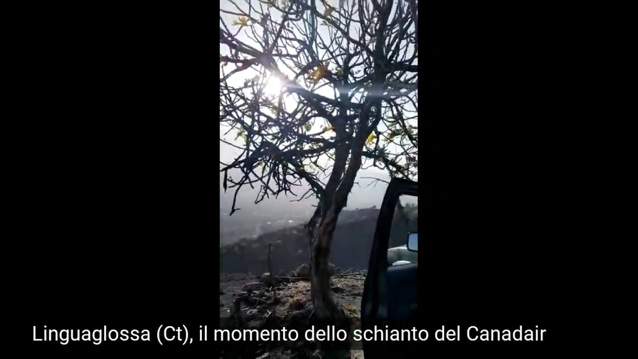 Tragedia nel Catanese, Canadair si schianta al suolo