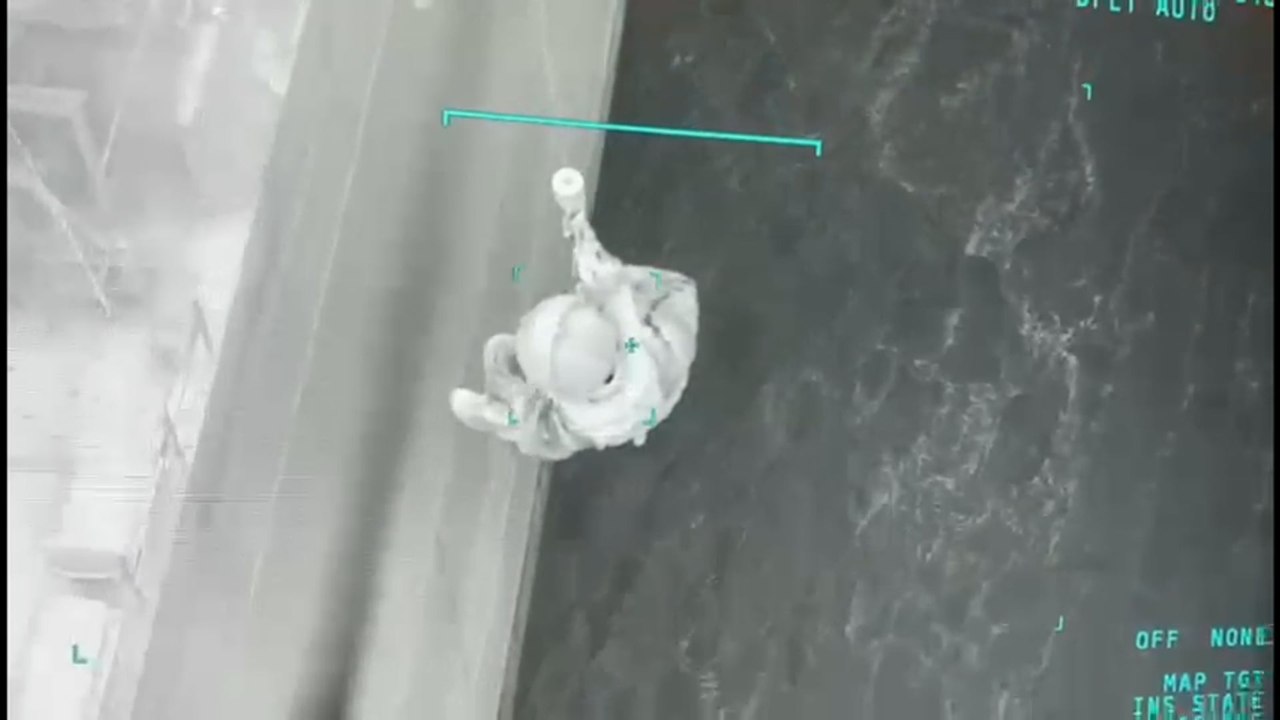 Malore sul traghetto, in azione un elicottero dell'Aeronautica militare