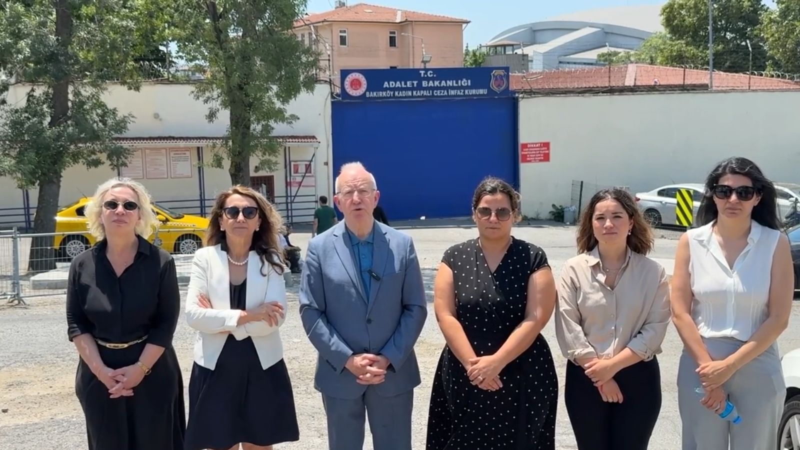 İstanbul Barosu Başkanı Kaboğlu, Çiğdem Mater, Mine Özerden ve Sezin Uçar'ı cezaevinde ziyaret etti: Keyfi tutuklamalar cezaevlerindeki yoğunluğu artırıyor