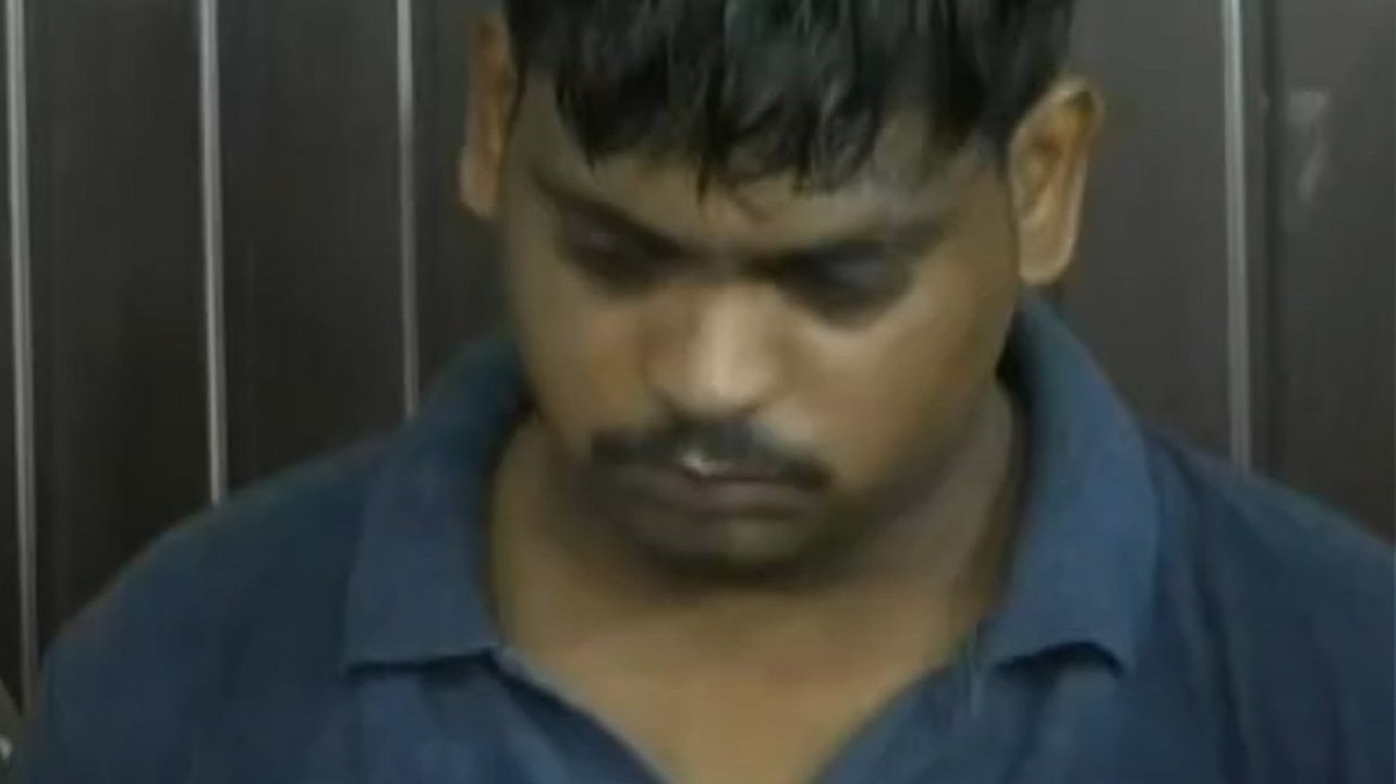 सरकारी नौकरी का झांसा, फर्जी दरोगा बनकर करता था...