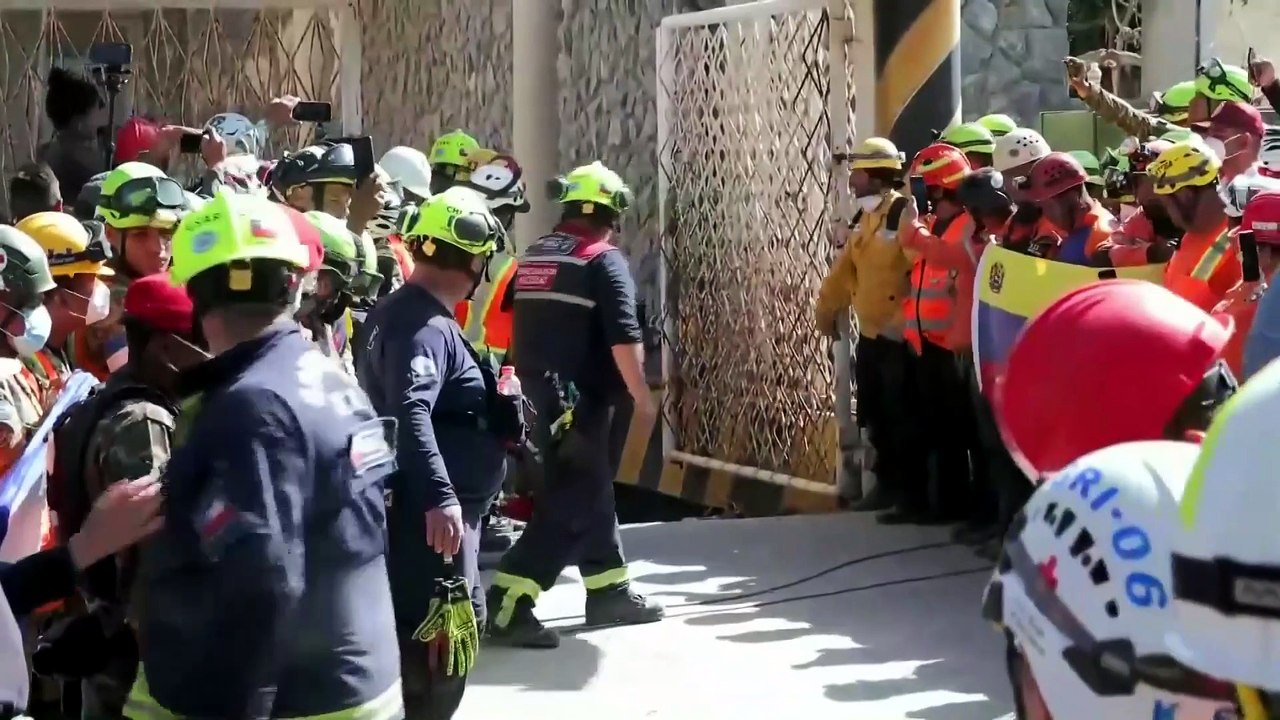 Los equipos de rescate consiguen liberar con vida a un hombre tras ocho días bajo los escombros en Venezuela