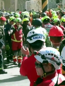 Rescatan a un hombre tras ocho días bajo los escombros por terremotos en Venezuela