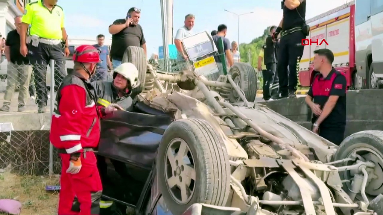 Bartın'da işçi servisi ile iki otomobil çarpıştı: 3 yaralı