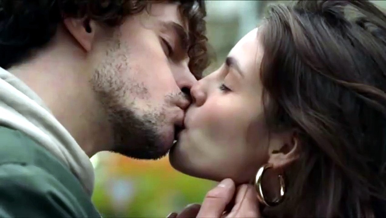 بوسة رومانسية kisses حالات حب للازواج قبلات ساخنة