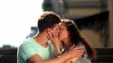 قبلات حب بين حبيبين حالات واتساب بوس نار