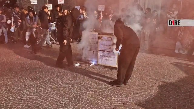 A Bologna il corteo degli studenti contro il governo Meloni