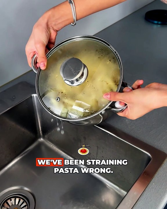Perfect pasta straining without a strainer 🍝