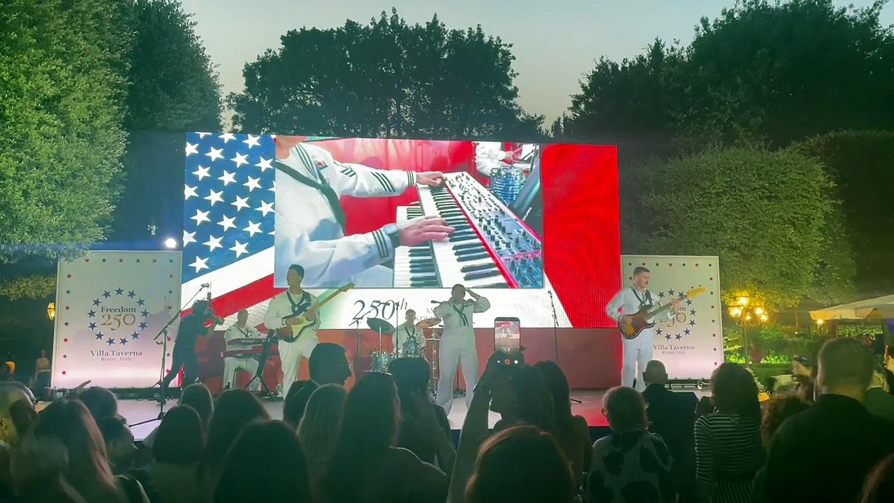 Usa, festa per l'Indipendenza: a Villa Taverna si canta e si balla per il 4 luglio