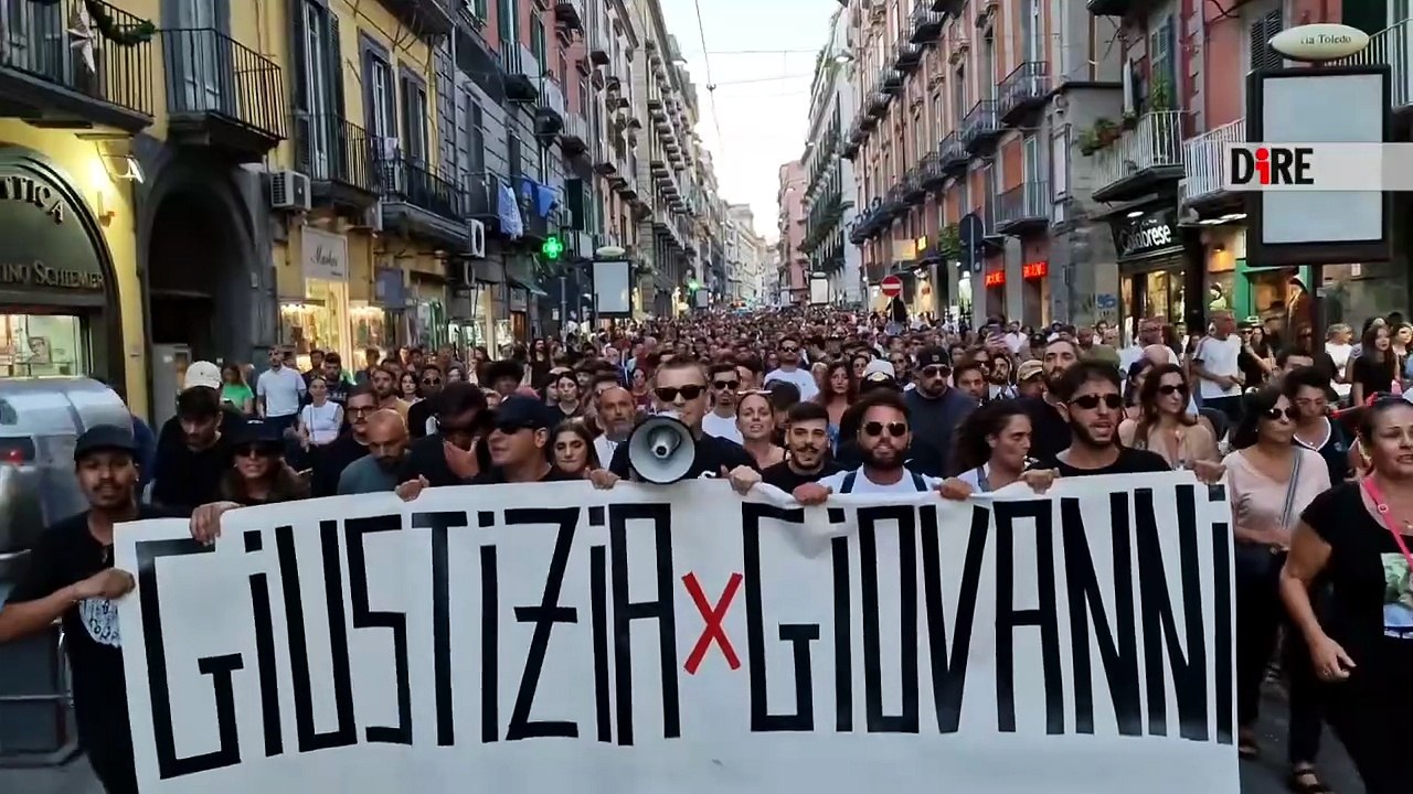 VIDEO | Musicista ucciso a Napoli,  parenti e amici sfilano per la città e chiedono giustizia