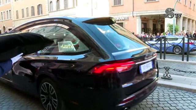 VIDEO | Al Senato la camera ardente di Napolitano: l'omaggio di Mattarella e Meloni, a sorpresa arriva anche il Papa