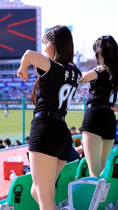 Kim Jina's Energetic Outfield Dance Focus + Cheerleader EP 115