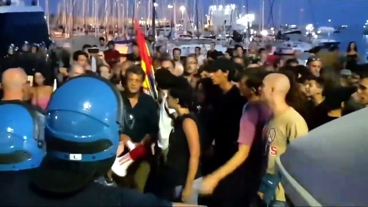 Salvini posta un video del 2018 con la giudice Apostolico al porto di Catania: "Di fianco a chi gridava 'Assassini' alla Polizia"