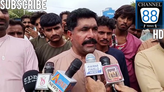 ملیر رزاق آباد کی دھنی پرتو گوٹھ سے مبینہ طور پر سی آئی اے پولیس اہلکاروں کے ہاتھوں گرفتار کیے جانے کے بعد لاپتہ ہونے والے محنت کش اصغر مستوئی کی بازیابی کے لیے بڑی تعداد میں شہریوں نے دھنی پرتو گوٹھ سے عوامی پریس کلب ملیر تک احتجاجی مارچ کیا