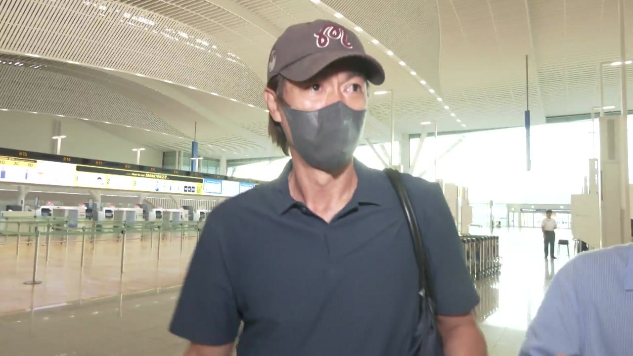 홍명보 감독 미국 출국..."할 말은 많지만..." / YTN