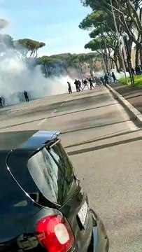 VIDEO | Derby Roma-Lazio, scontri a Roma in zona Ponte Milvio
