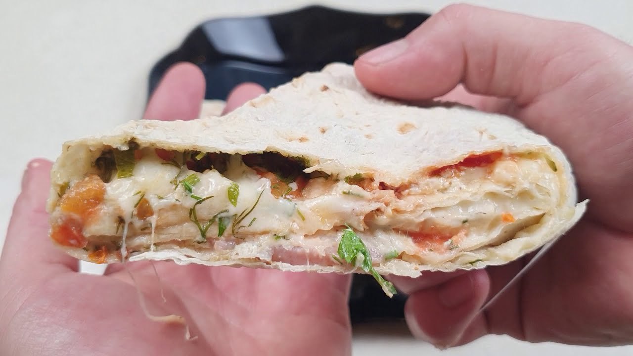 Syriens leckerste Speise: Shawarma oder Lavash mit Käse, Gemüse und Hühnchen