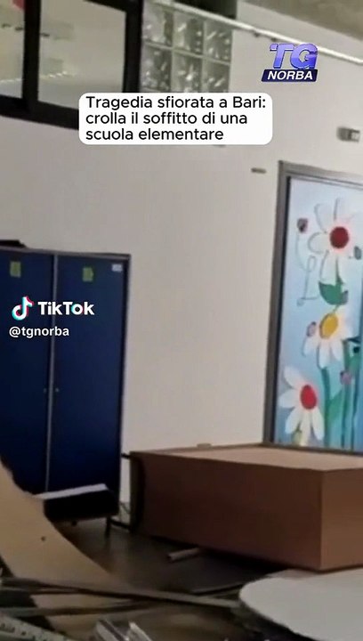 VIDEO | Crolla soffitto di un'aula a Bari, gli studenti allontanati poche ore prima: strage sfiorata