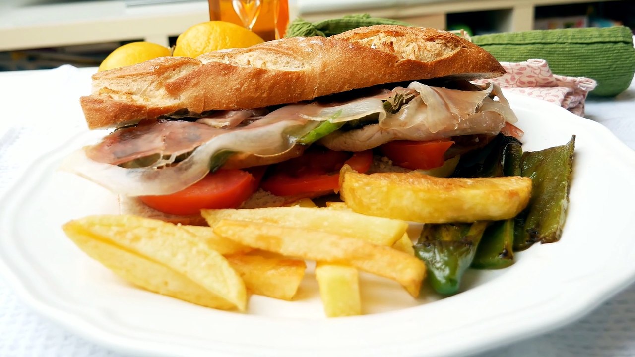 Probé el serranito, el bocadillo más bestia del sur... y ya no quiero otro