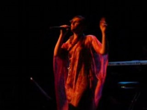 Laure Milan - Tant que je chante