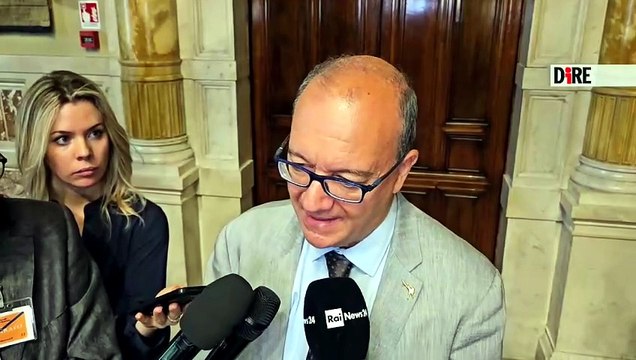 VIDEO | Valditara: Multe ai ragazzi delle scuole medie che usano cellulari