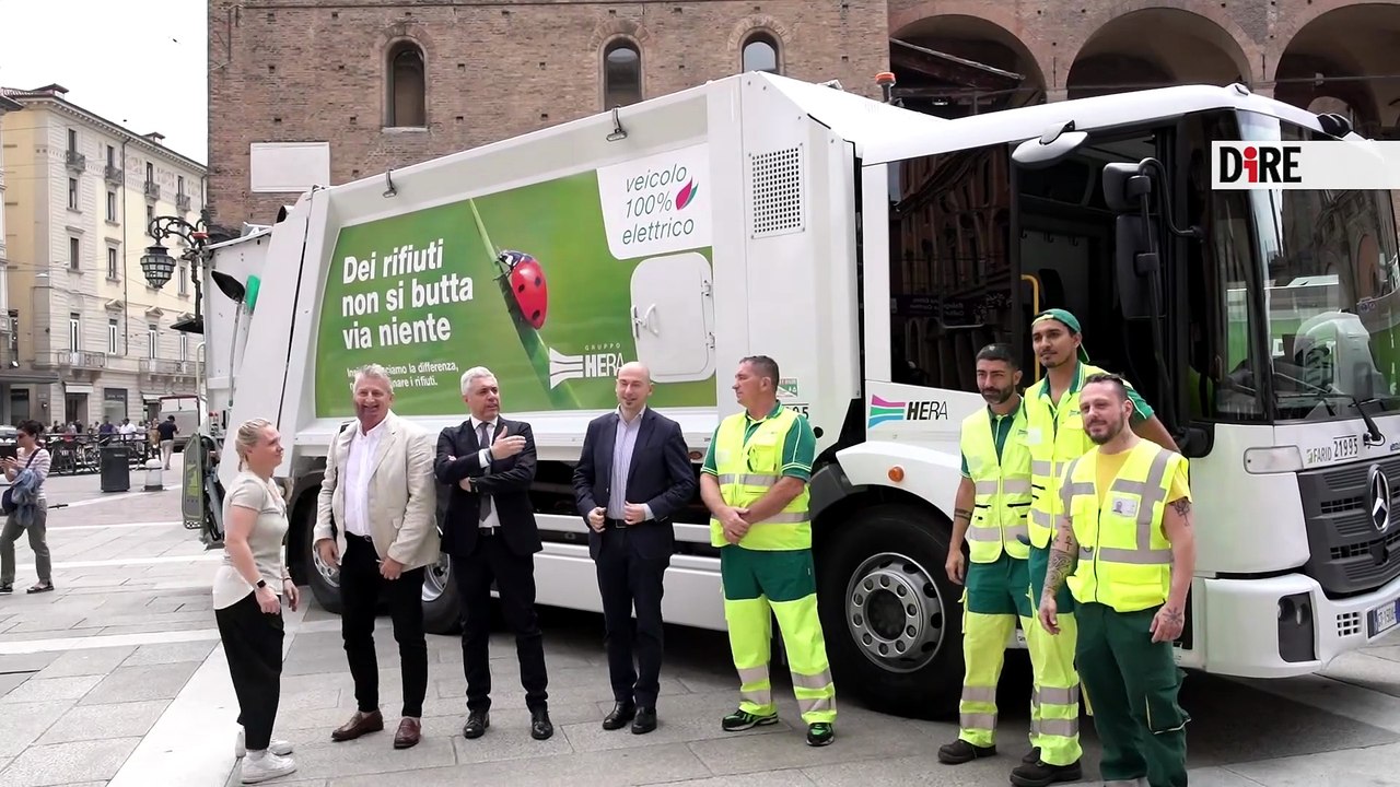 FOTO | VIDEO| A Bologna Hera lancia il primo camion elettrico per la raccolta dei rifiuti