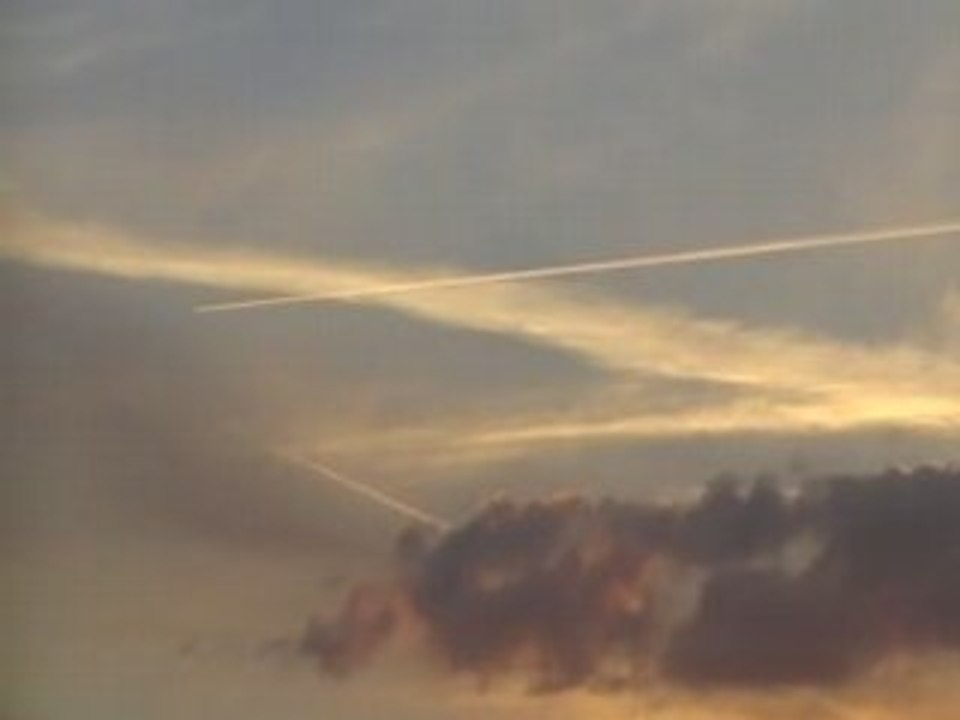 Chemtrails du 26 juin 2008 à Paris 2/2