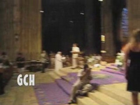 CHANT DANS LA CATHEDRALE DE CHARTRES 2008