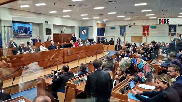 VIDEO | Dopo il voto sul terzo mandato De Luca scherza in aula con i consiglieri