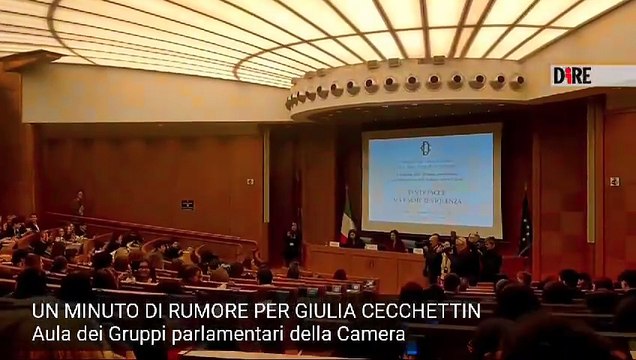 VIDEO | Un minuto di rumore per Giulia alla Camera, e Gino Cecchettin si commuove