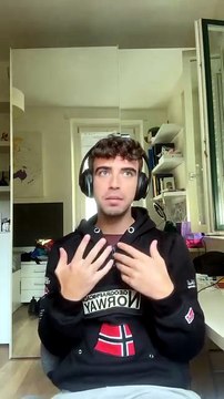 VIDEO | Il caso del TikToker Nicolò Fraticelli suicida a 21 anni. Aveva parlato di malessere e gli avevano detto: Fai la vittima