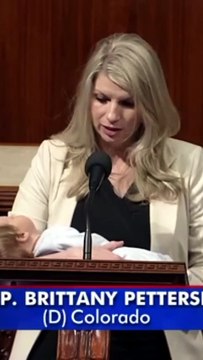 Deputata Usa col neonato in braccio: Ho un messaggio per Trump (video da Instagram)