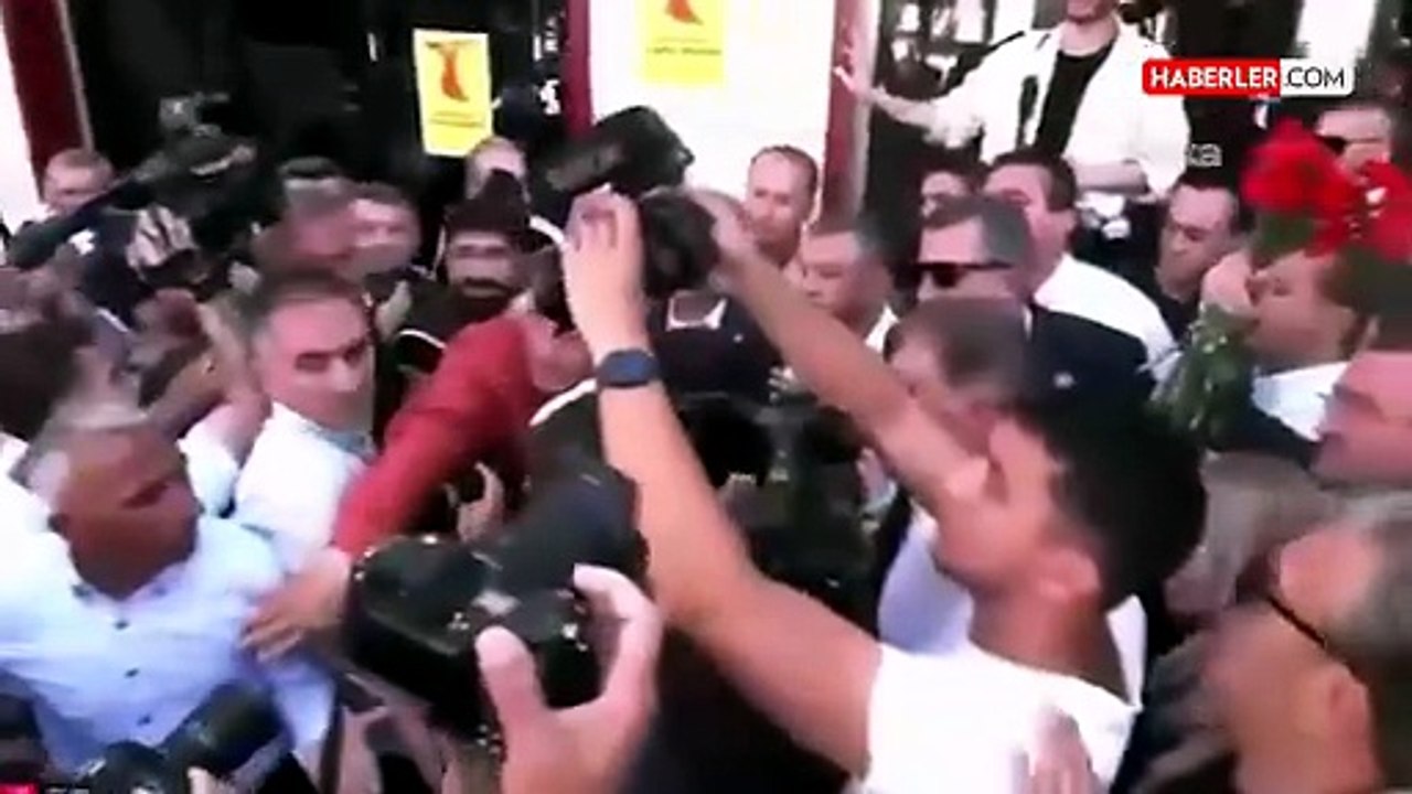Madımak anmasında Özgür Özel'e protesto