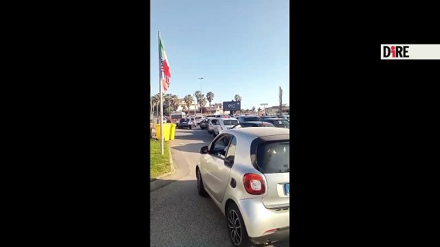 Intrappolati in auto fino a tarda notte dopo il mare, primo maggio di caos sul litorale di Napoli