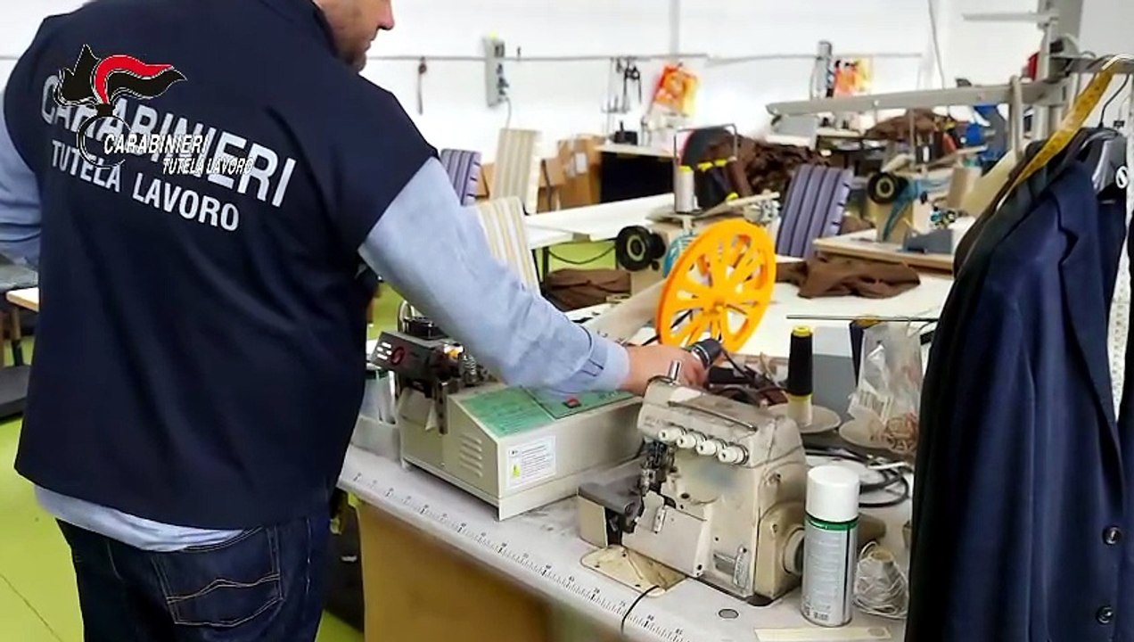 Novanta ore settimanali di lavoro e botte: caporalato cinese a Milano