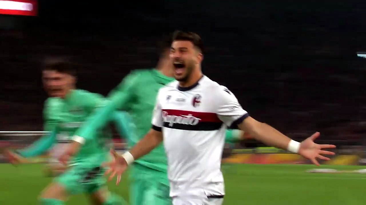 Il Bologna vince la Coppa Italia, l'esultanza di Cremonini in tribuna
