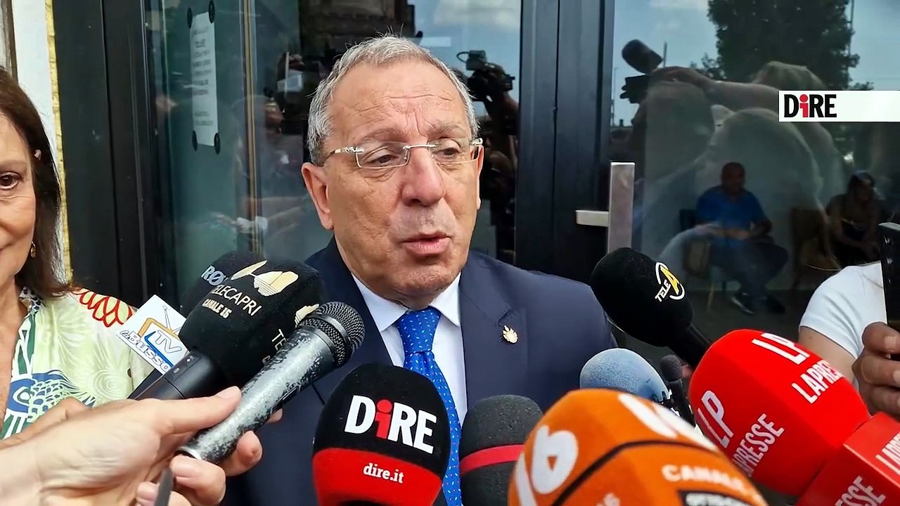 Napoli, ripristinata la targa dedicata a Giogiò Cutolo. Il prefetto Di Bari