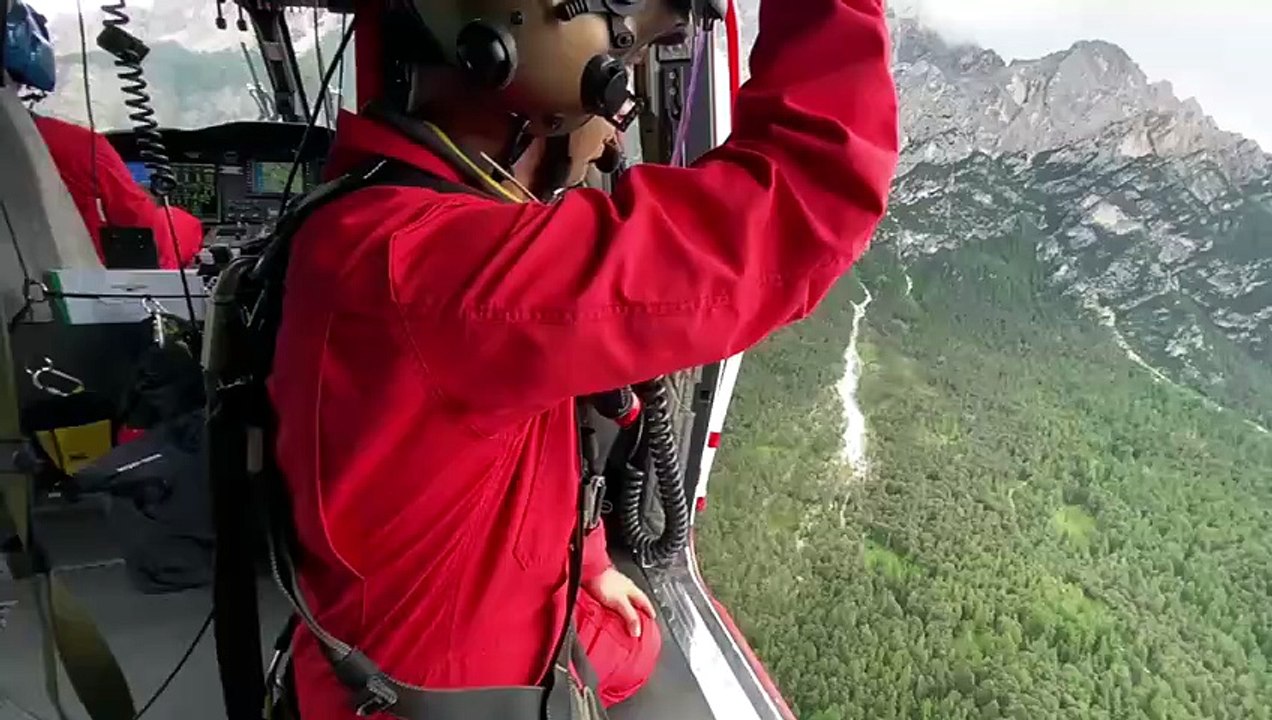 I Vigili del fuoco monitorano la zona della frana di Borca di Cadore