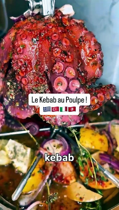 🇬🇷🇹🇷🇮🇹🇹🇳 J'ai testé le Kebab au Poulpe 🐙 Cuisson sur une petite broche à Kebab, poulpe.mp4