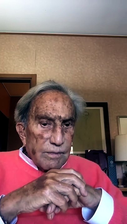 Emilio Fede scopre la morte di Silvio Berlusconi in diretta instagram..mp4