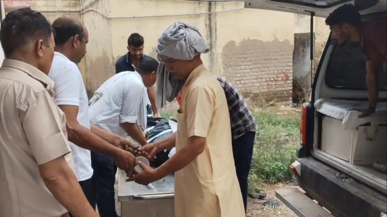 ट्रेन से गिरकर एक व्यक्ति की मौत