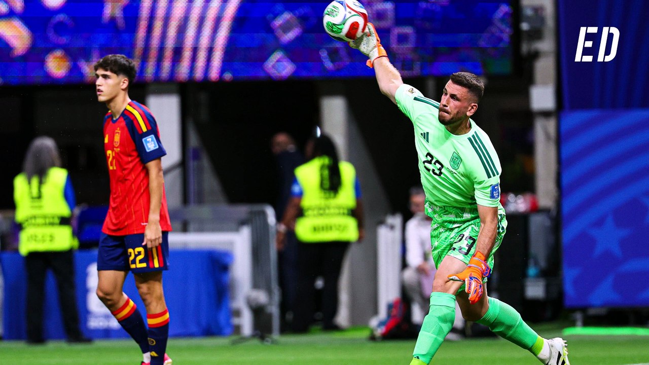 Unai Simón hace historia en los mundiales